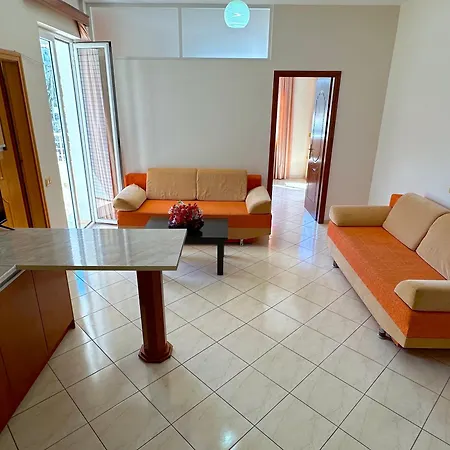 Spacious And 2bedroom With Sea View شقة *