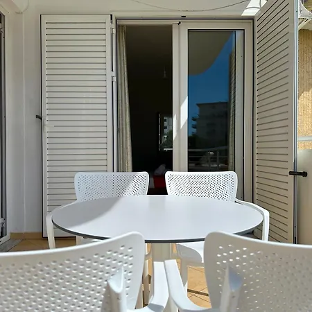 Spacious And 2bedroom With Sea View ساراندا